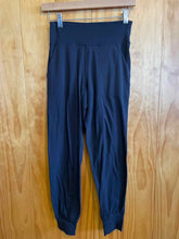 Load image into Gallery viewer, Size 4 Lululemon Black Women's Leggings
