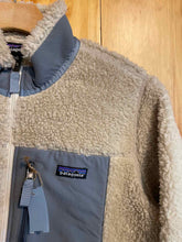 Load image into Gallery viewer, Women Size XL Patagonia Cream Women&#39;s Jacket
