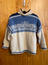 Load image into Gallery viewer, Size XS Skjaeveland White Women&#39;s Sweater &amp; Sweatshirt
