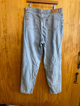 Load image into Gallery viewer, Size 18 Eddie Bauer Light Blue Women&#39;s Jeans
