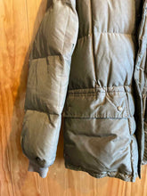 Load image into Gallery viewer, Size L Eddie Bauer Men&#39;s Winter Jacket
