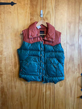 Load image into Gallery viewer, Size Medium Peters Men&#39;s Vest
