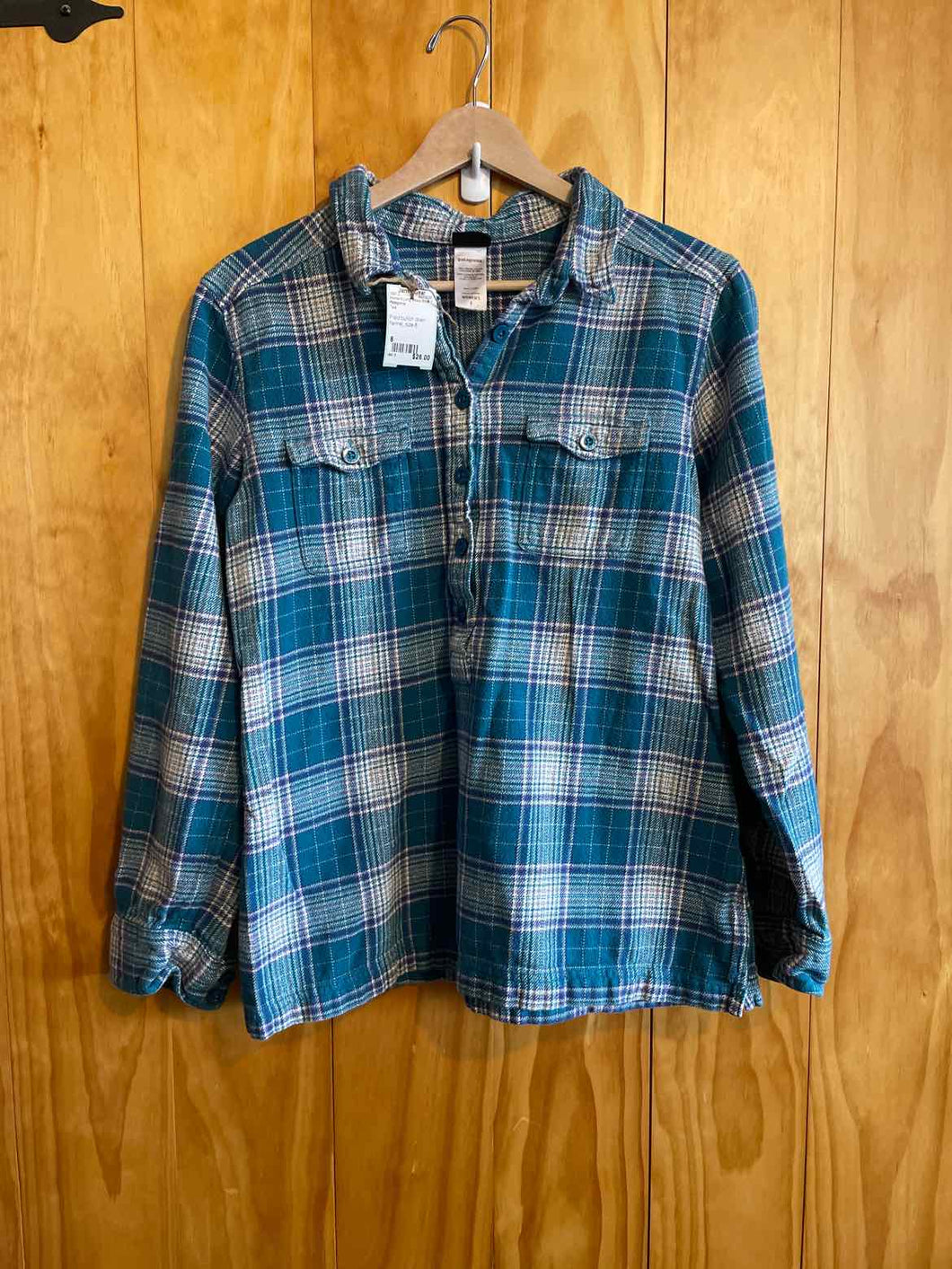 Size 8 Patagonia Teal Women's Long Sleeve Shirt