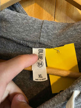 Load image into Gallery viewer, Size XL Men's Sweater &amp; Sweatshirt

