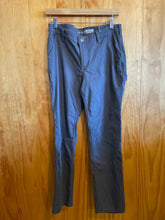 Load image into Gallery viewer, Size 6 Short Carhartt Grey Women&#39;s Pants
