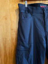Load image into Gallery viewer, Size 33x30 Wrangler Men's Pants

