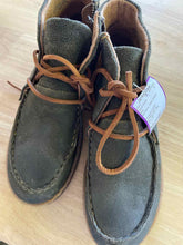 Load image into Gallery viewer, Women's Shoe Size 8.5 born Dark Green Casual Shoes
