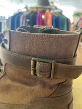 Load image into Gallery viewer, Shoe Size 9 UGG Brown Boots
