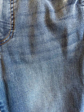 Load image into Gallery viewer, Size 6 Kut Blue Women's Jeans
