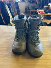 Load image into Gallery viewer, Women's Shoe Size 9 Columbia Grey Women's Winter Boots
