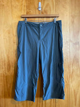 Load image into Gallery viewer, Size Medium Royal Robbins Blue Women&#39;s Capris
