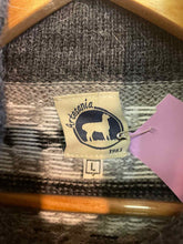 Load image into Gallery viewer, Size L Artesania Men's Sweater &amp; Sweatshirt
