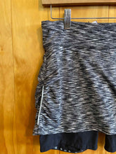 Load image into Gallery viewer, Size S Athleta B&amp;W Skort
