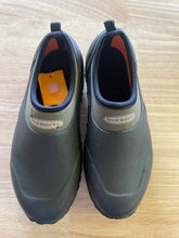 Load image into Gallery viewer, Women's Shoe Size 8 Muck Boot Co. Black Shoes
