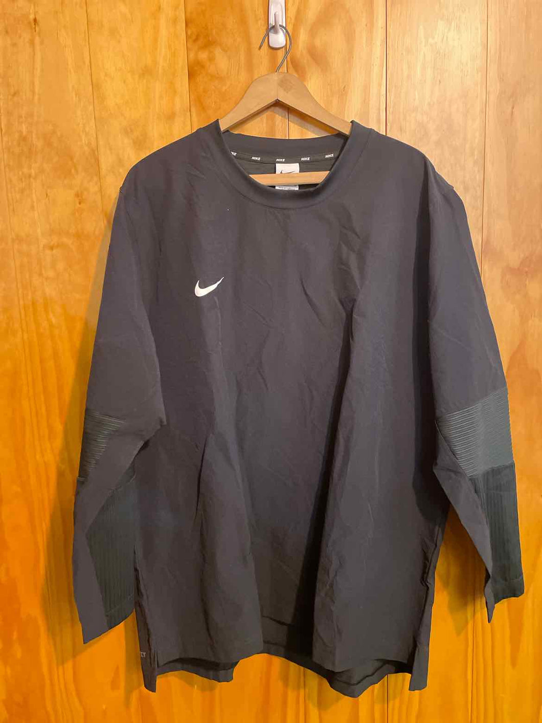 Size XL Nike Men's Long Sleeve Shirt