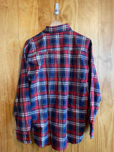 Load image into Gallery viewer, Size Large Saugatuck Dry Goods Men&#39;s Flannel
