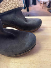 Load image into Gallery viewer, Shoe Size 8 UGG Grey Clogs
