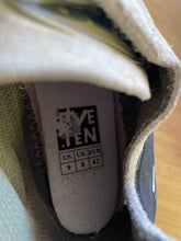 Load image into Gallery viewer, Five Ten Women's 9 Shoes
