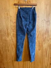 Load image into Gallery viewer, Size XS Alo Blue Women&#39;s Leggings
