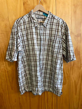 Load image into Gallery viewer, Size L Columbia Men's Short Sleeve Shirt
