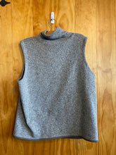 Load image into Gallery viewer, Size Large Patagonia Men's Vest
