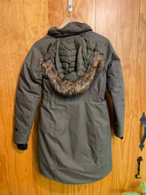 Load image into Gallery viewer, Women Size XS The North Face Green Women&#39;s Winter Jacket
