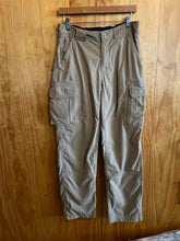 Load image into Gallery viewer, Size M Duluth Trading Co. Men's Hiking Pants
