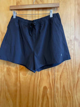 Load image into Gallery viewer, Size Medium Everlane Black Women's Shorts
