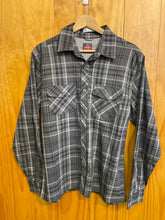 Load image into Gallery viewer, Size M Wrangler Men's Flannel
