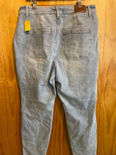 Load image into Gallery viewer, Size Large Judy Blue Light Blue Women's Jeans
