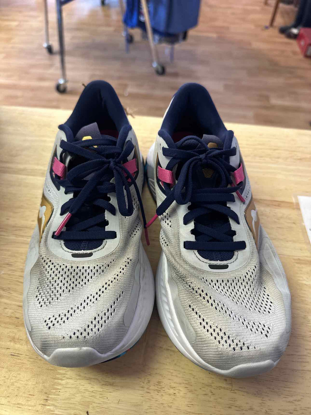 Shoe Size 8.5 Saucony Grey Running Shoes