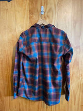 Load image into Gallery viewer, Size M SwissTech Men's Flannel
