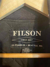 Load image into Gallery viewer, Size XL Filson Men's Vest
