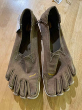 Load image into Gallery viewer, Vibram Tan Misc. Shoes
