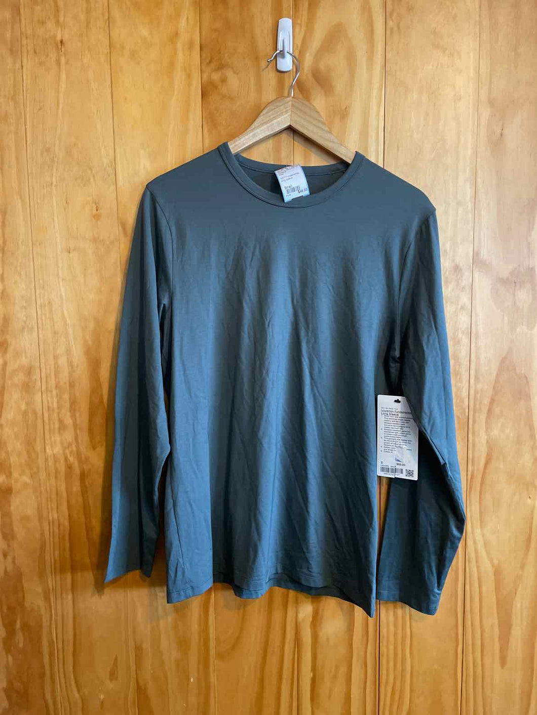 Size Small Lululemon Men's Long Sleeve Shirt