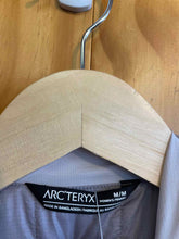 Load image into Gallery viewer, Women Size Medium Arc'teryx White Women's Light Jacket
