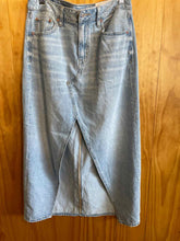 Load image into Gallery viewer, Size 6 American Eagle Blue Skirt
