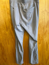 Load image into Gallery viewer, Size 36 Under Armour Men's Pants
