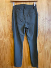 Load image into Gallery viewer, Size 25 Lululemon Green Women&#39;s Pants
