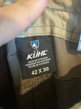 Load image into Gallery viewer, Size 42x30 Kuhl Men's Pants
