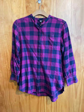 Load image into Gallery viewer, Size Large Lands End Purple Women&#39;s Long Sleeve Shirt
