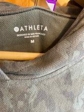 Load image into Gallery viewer, Size M Athleta Camo Women&#39;s Sweater &amp; Sweatshirt
