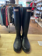 Load image into Gallery viewer, Shoe Size 8 Hunter Black Rain Boots
