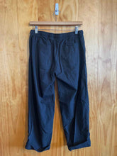 Load image into Gallery viewer, Size Medium Stillwater Supply Co. Black Women&#39;s Capris
