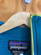 Load image into Gallery viewer, Size XS Patagonia Teal Women&#39;s Fleece Sweatshirt
