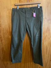 Load image into Gallery viewer, Size 36x29 Dockers Men's Pants
