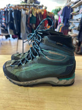 Load image into Gallery viewer, Women&#39;s Shoe Size 7.5 La Sportiva Teal Hiking Boots
