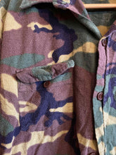 Load image into Gallery viewer, Size Large Men's Flannel

