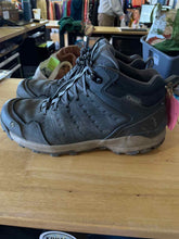 Load image into Gallery viewer, 9 Oboz Men's Hiking Boots
