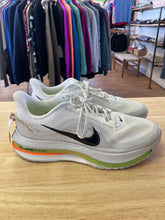 Load image into Gallery viewer, 11.5 Nike Men's Shoes
